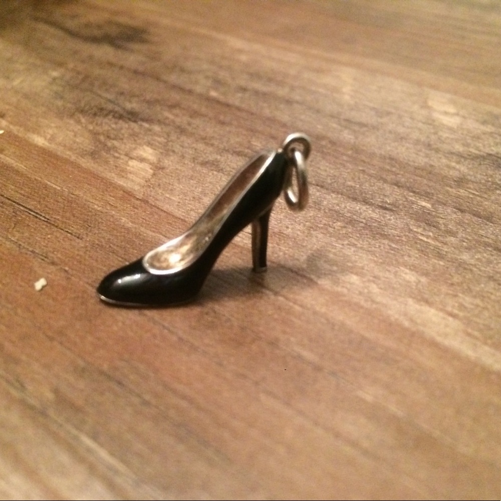 Tiffany’s iconic black heel necklace pendant
